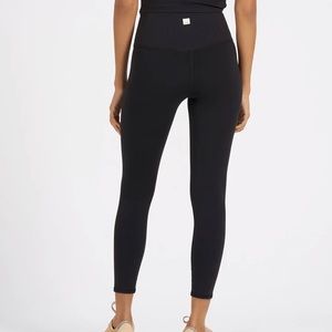 Vuori black high rise crop leggings XS